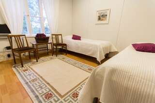 Отели типа «постель и завтрак» Villa Högbo Iniö Двухместный номер с 1 кроватью или 2 отдельными кроватями, общая ванная комната-1